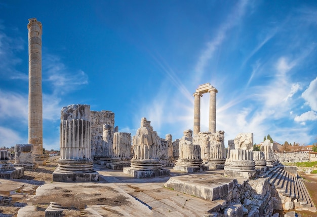 Alter Tempel des Apollo in der Stadt Didim unter der hellen Sonne. Truthahn