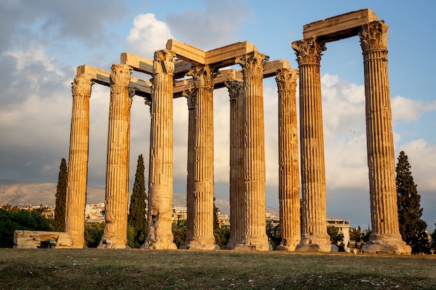 Alter Tempel des Zeus im Sonnenuntergangslicht