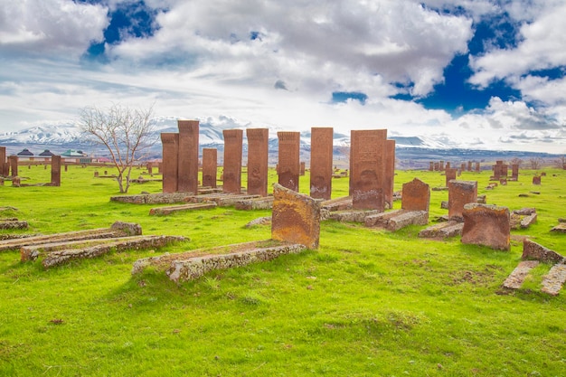 Alter türkischer Friedhof und Grabsteine