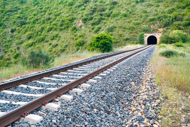 Alter Zugtunnel mit Eisenbahn