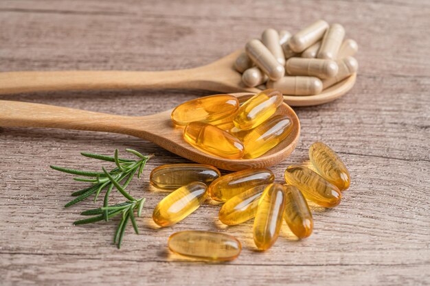 Alternative Medizin pflanzliche organische Kapsel mit Vitamin E Omega 3 Fischöl Mineralmittel mit Kräutern Blatt natürliche Nahrungsergänzungsmittel für ein gesundes gutes Leben