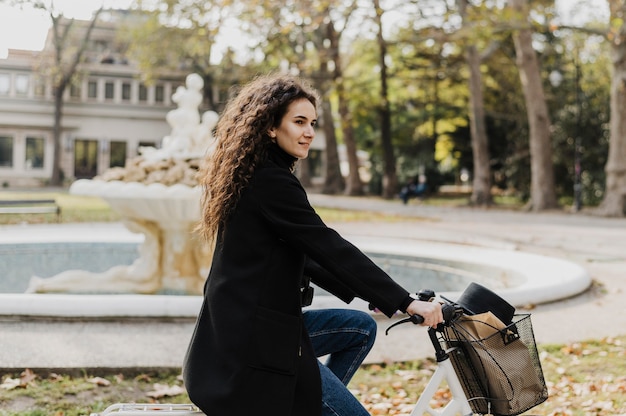 Alternativer Fahrradtransport im Park