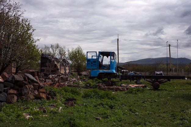 altes Auto in der Natur