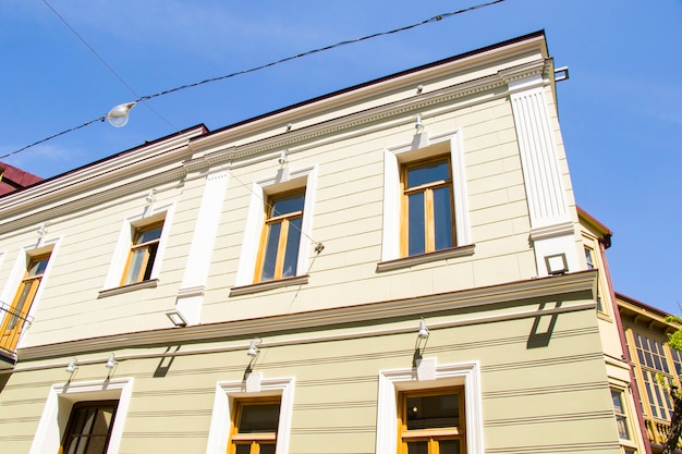 Altes berühmtes Architekturäußeres, Gudiashvili-Platz in der Altstadt und im Stadtzentrum von Tiflis, Georgia.