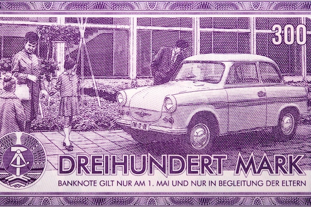 Altes deutsches Auto Trabant aus Geld