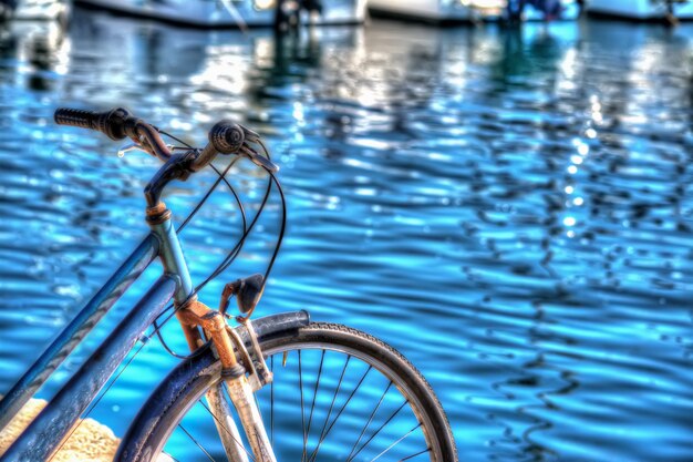 Altes Fahrrad am Meer in Alghero Schwer verarbeitet für HDR-Effekt