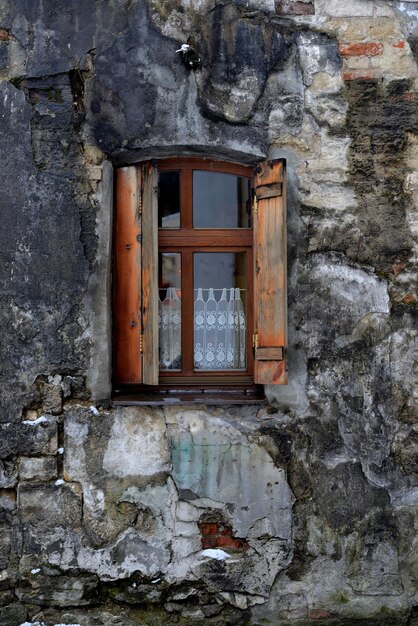 Altes Fenster im Haus, Fassade