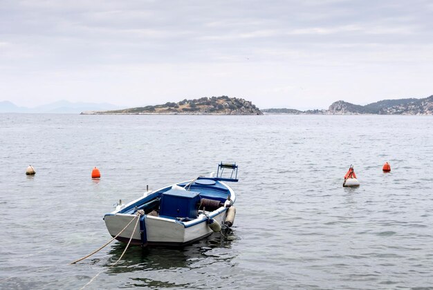 Altes Fischerboot am Pier Griechenland