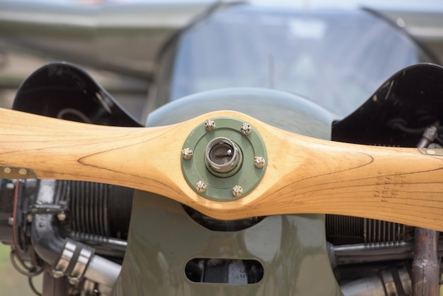 Altes Flugzeug-Holzpropeller-Detail