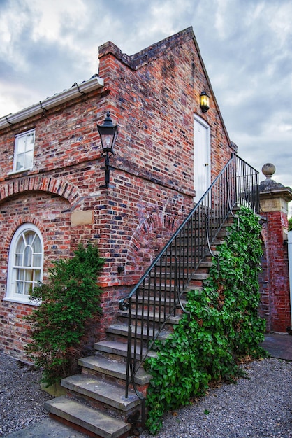 Altes Herrenhaus und seine Treppe in York in England. York City liegt in North Yorkshire im Vereinigten Königreich.