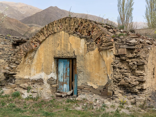 Foto altes verlassenes haus auf dem berg