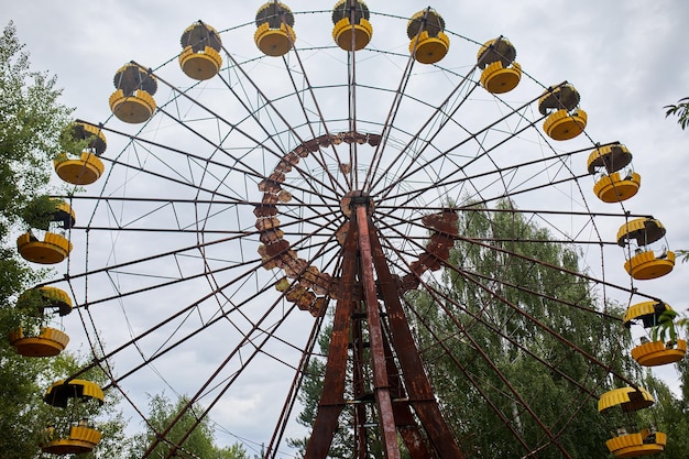 Altes verlassenes Riesenrad im Vergnügungspark in der Geisterstadt Pripjat Ukraine Kernkraftwerk Tschernobyl Zone der Entfremdung