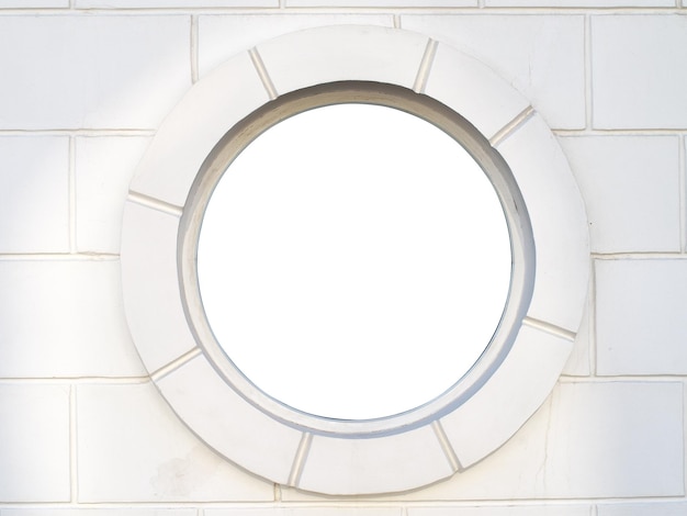 Altes weißes antikes rundes Fenster