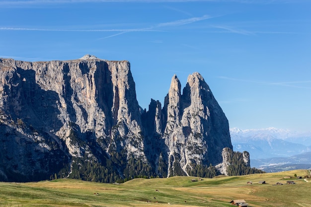 Alto planalto Seiser Alm e Punta Euringer montanha Tirol do Sul Itália
