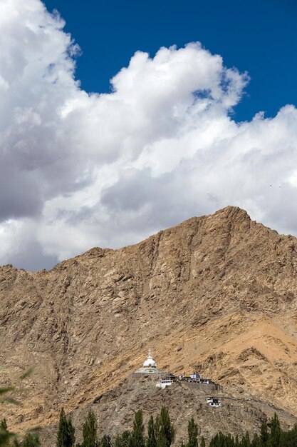 Alto Shanti Stupa em Leh Ladakh Índia