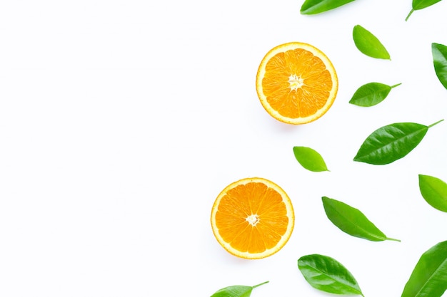 Alto teor de vitamina C, suculento e doce. Frutas frescas de laranja