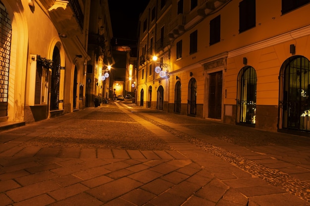 Altstadt von Alghero bis zum Nacht Italien
