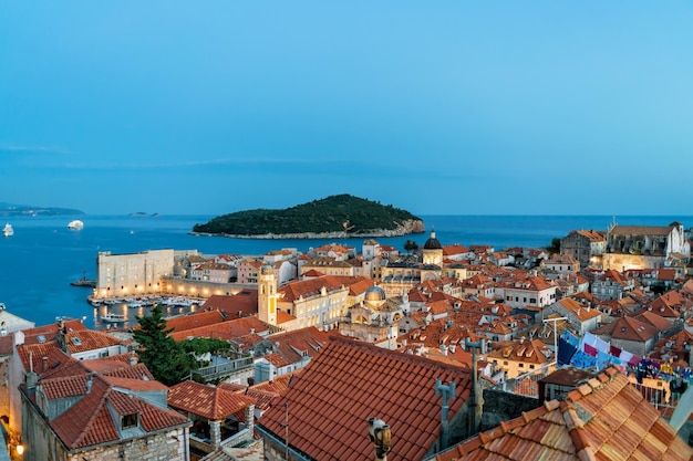Altstadt von Dubrovnik, Insel Lokrum und Adria in der Abenddämmerung, Kroatien