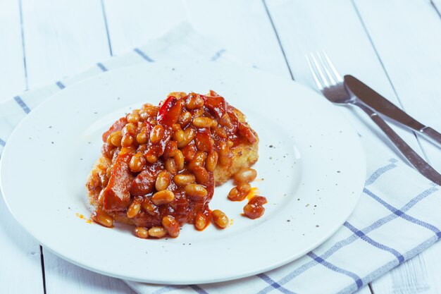 alubias blancas en salsa de tomate