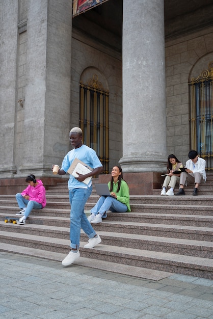 Foto alunos aprendendo fora de tiro completo