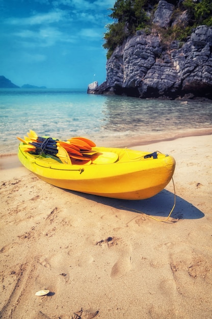 Am Ang Thong National Marine Park Kayak fahren, Thailand