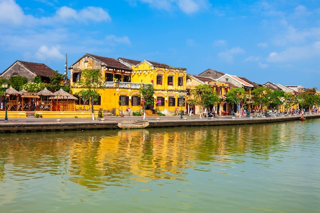 Am Flussufer der alten Stadt Hoi An