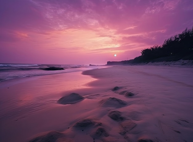 Am frühen Morgen rosa Sonnenaufgang über dem Meer