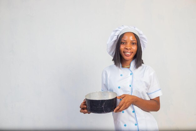 Ama de casa cocinera o panadera en delantal a rayas