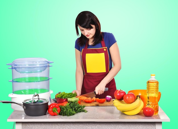 Ama de casa preparando una comida