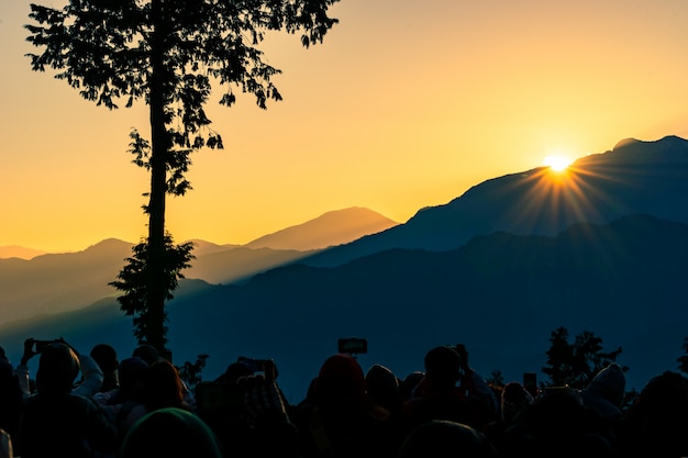 Foto amanecer en el área escénica nacional de alishan