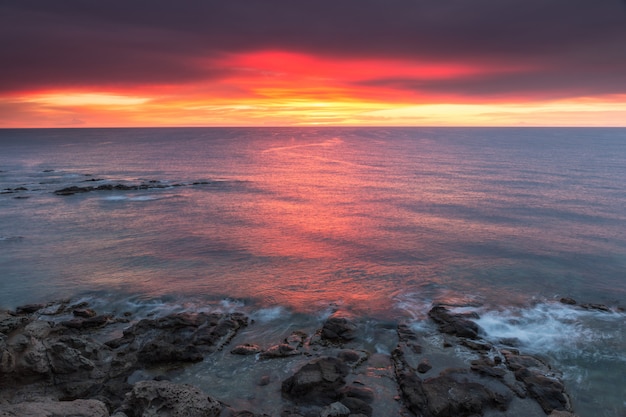 Amanecer en la costa de Escullos.