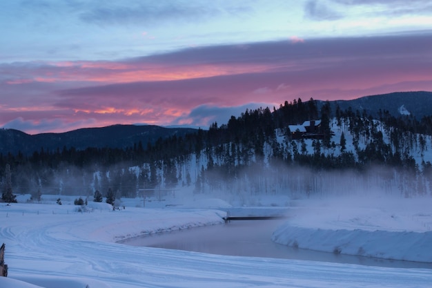 Amanecer en el lago Granby, Colorado.