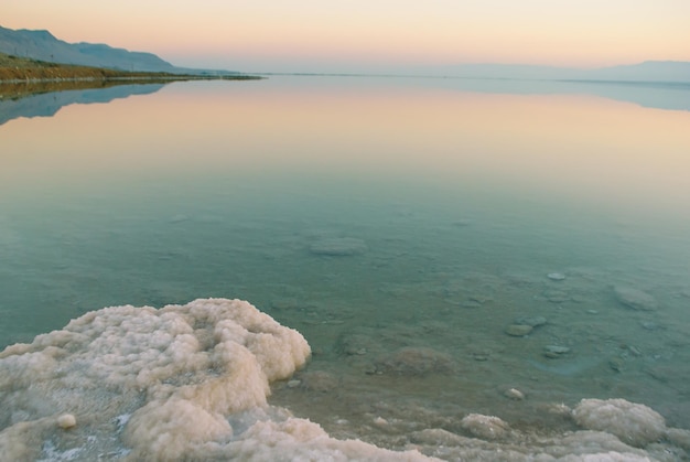 Amanecer en el Mar Muerto Israel