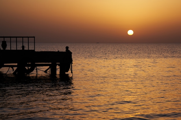 amanecer en el mar