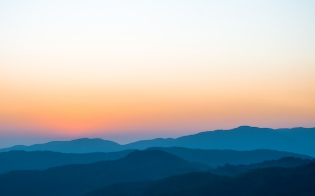 Amanecer en la montaña