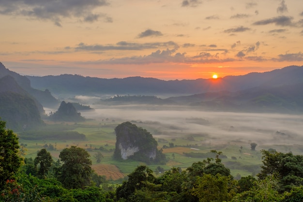 Amanecer en la montaña.