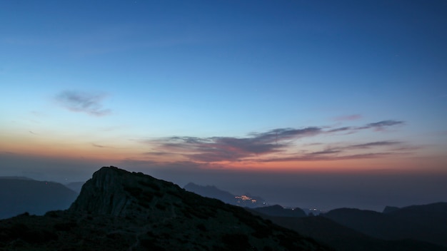 Amanecer en las montañas