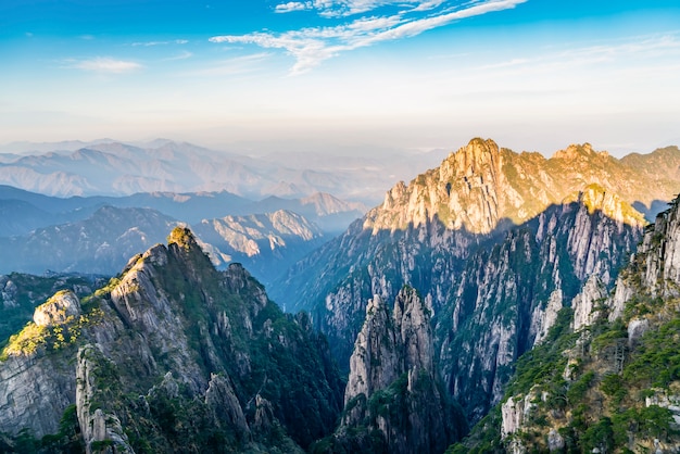 Amanecer en el Monte Huangshan, China