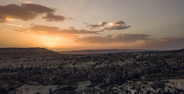 Amanecer en el Parque Nacional de Capadocia. Vista aérea