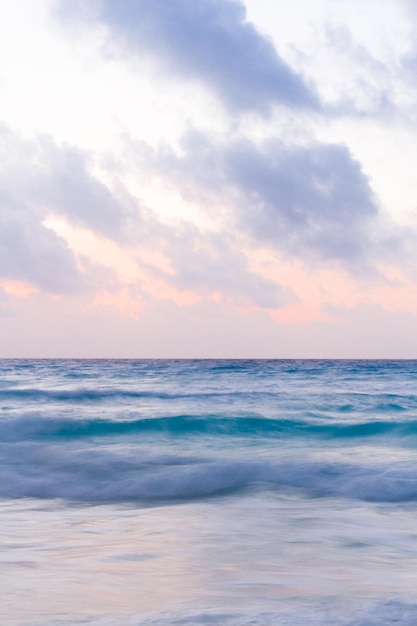 Amanecer en la playa del Mar Caribe.