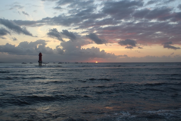 Amanecer en la playa de sanur bali