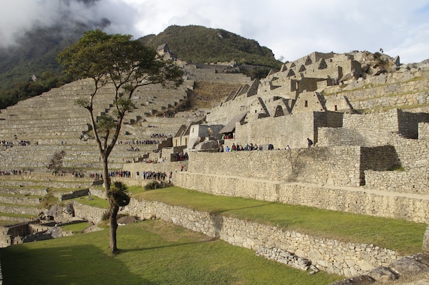 Amanecer en las ruinas de Machu Picchu. Perú