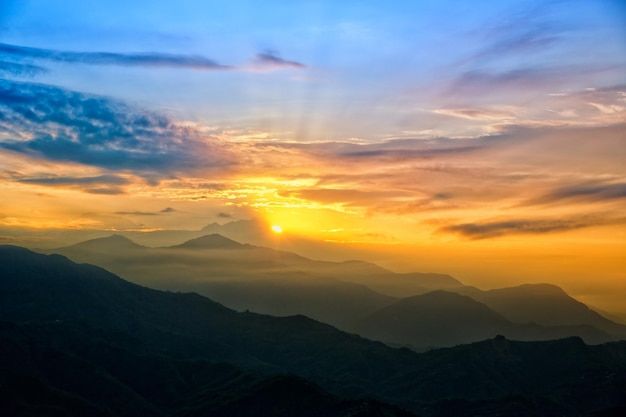 Amanecer sobre el Himalaya