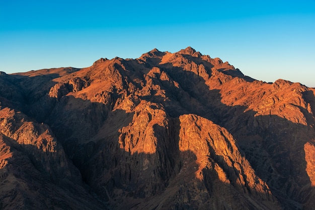 Amanecer sobre el monte Sinaí, vista desde el monte Moisés