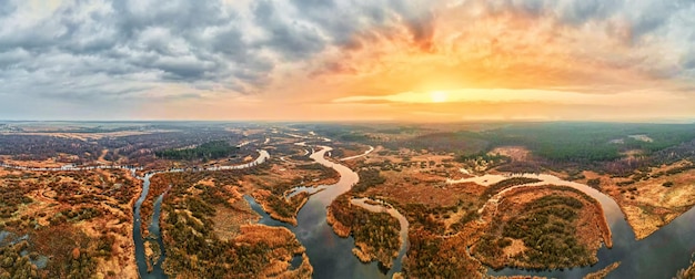 Foto amanecer sobre el río en walley vista aérea panorama del paisaje de la naturaleza