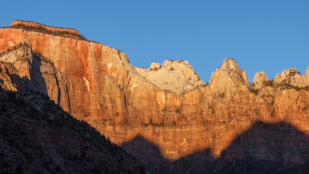 Amanecer sobre el Templo del Oeste y el Altar del Sacrificio