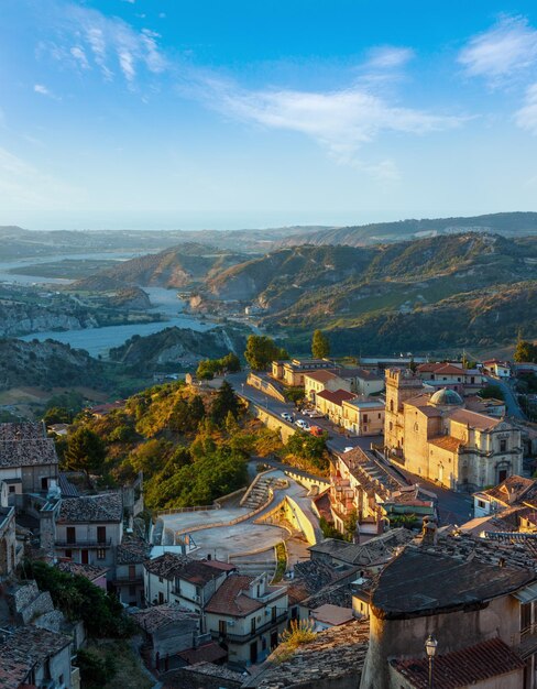 Amanecer Stilo aldea Calabria Italia