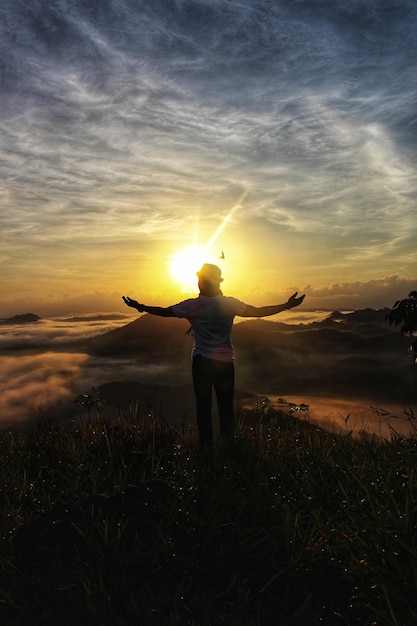 Foto el amanecer en el sur de borneo