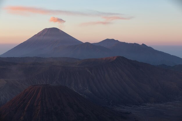 Amanecer en el volcán Mount Bromo en el este de Java, Indonesia