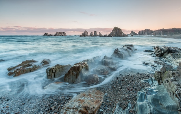 amanhece em uma das praias mais exóticas das asturias